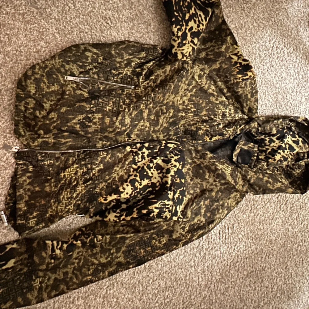 COPY - Givenchy jacket new - Picture 2 of 4